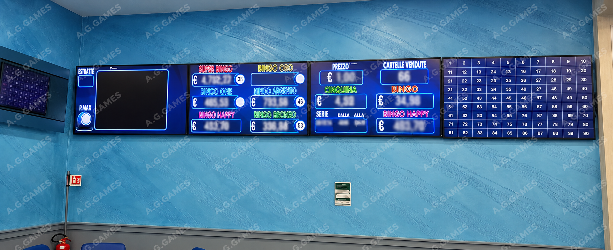Anteprima dei tabelloni informativi installati in una sala bingo